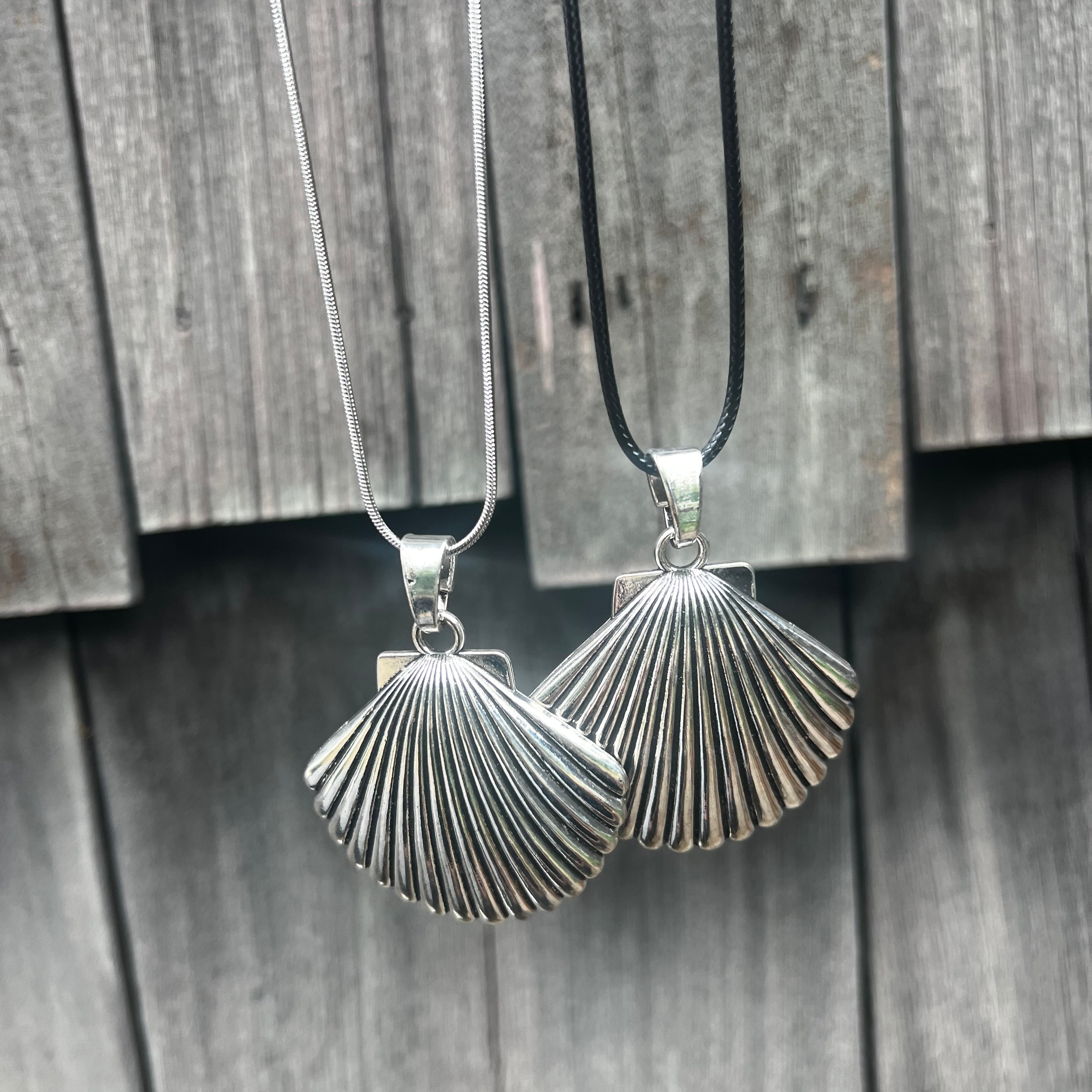 ANTIQUE SILVER SHELL NECKLACE