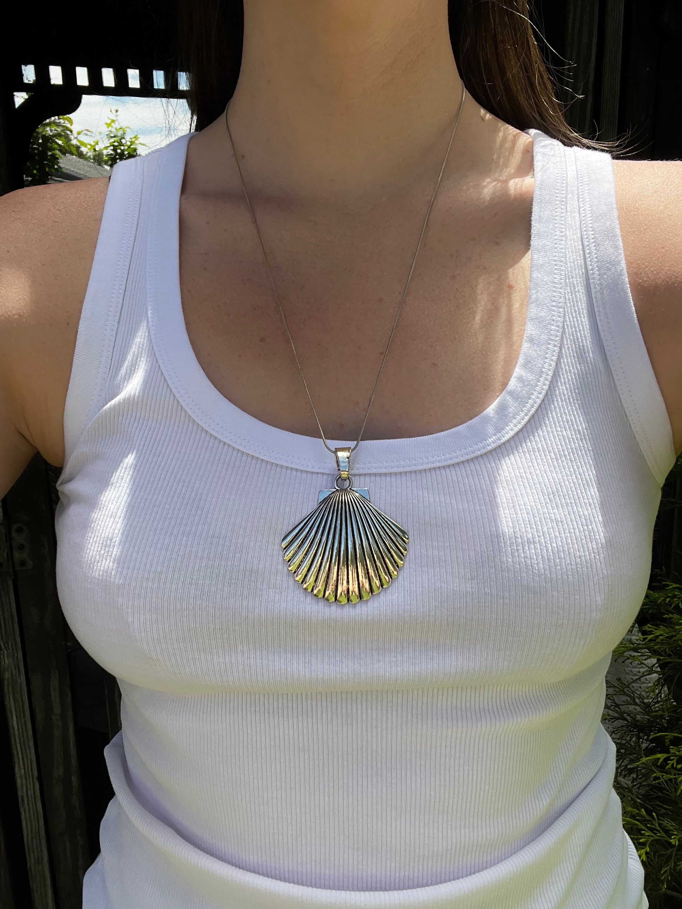 ANTIQUE SILVER SHELL NECKLACE